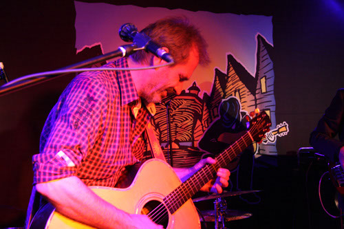 2011_10_Black_Cat_Bone_02