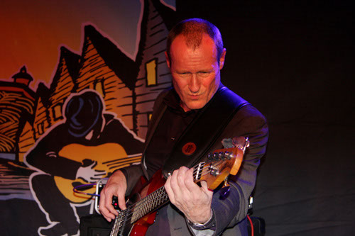 2011_10_Black_Cat_Bone_09