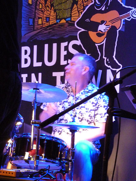 2023_09_16_TreatMeLikeADog_05