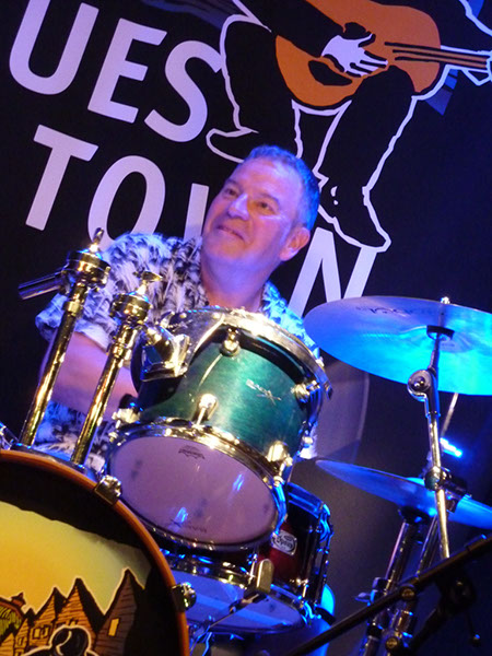 2023_09_16_TreatMeLikeADog_18